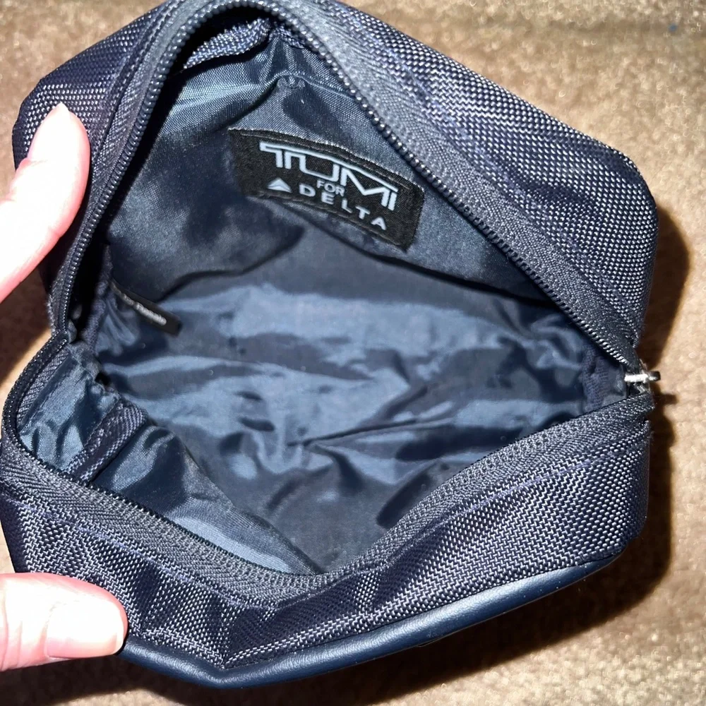 Tumi Delta Travel Amenity Bag - Cosmetic Bag - Travel Accessory - Black